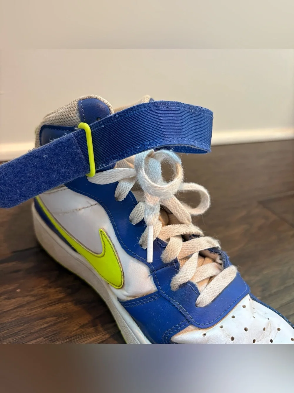 Big Boys Nike Court Borough Mid 2 Sneaker sz 6